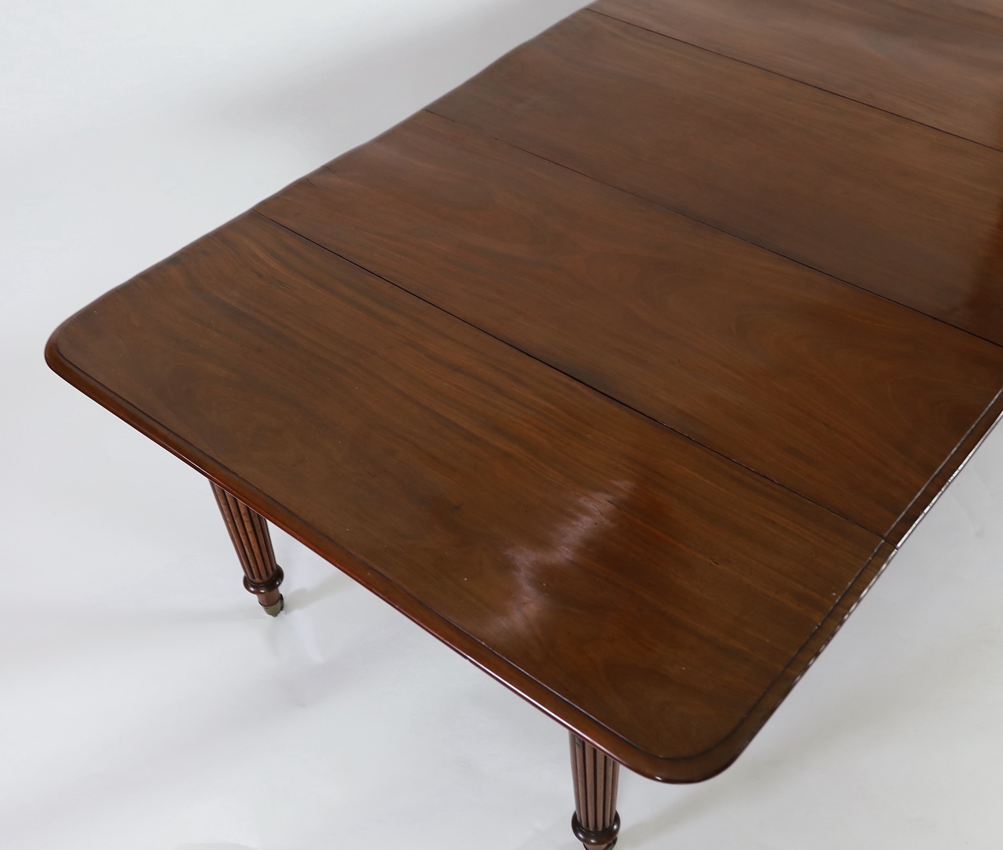 A Regency mahogany extending dining table